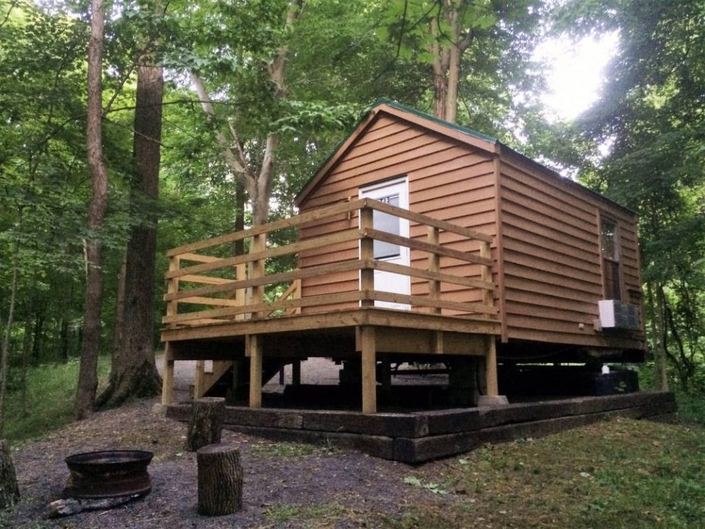 Boo Boo One Room Cabin exterior with fire pit